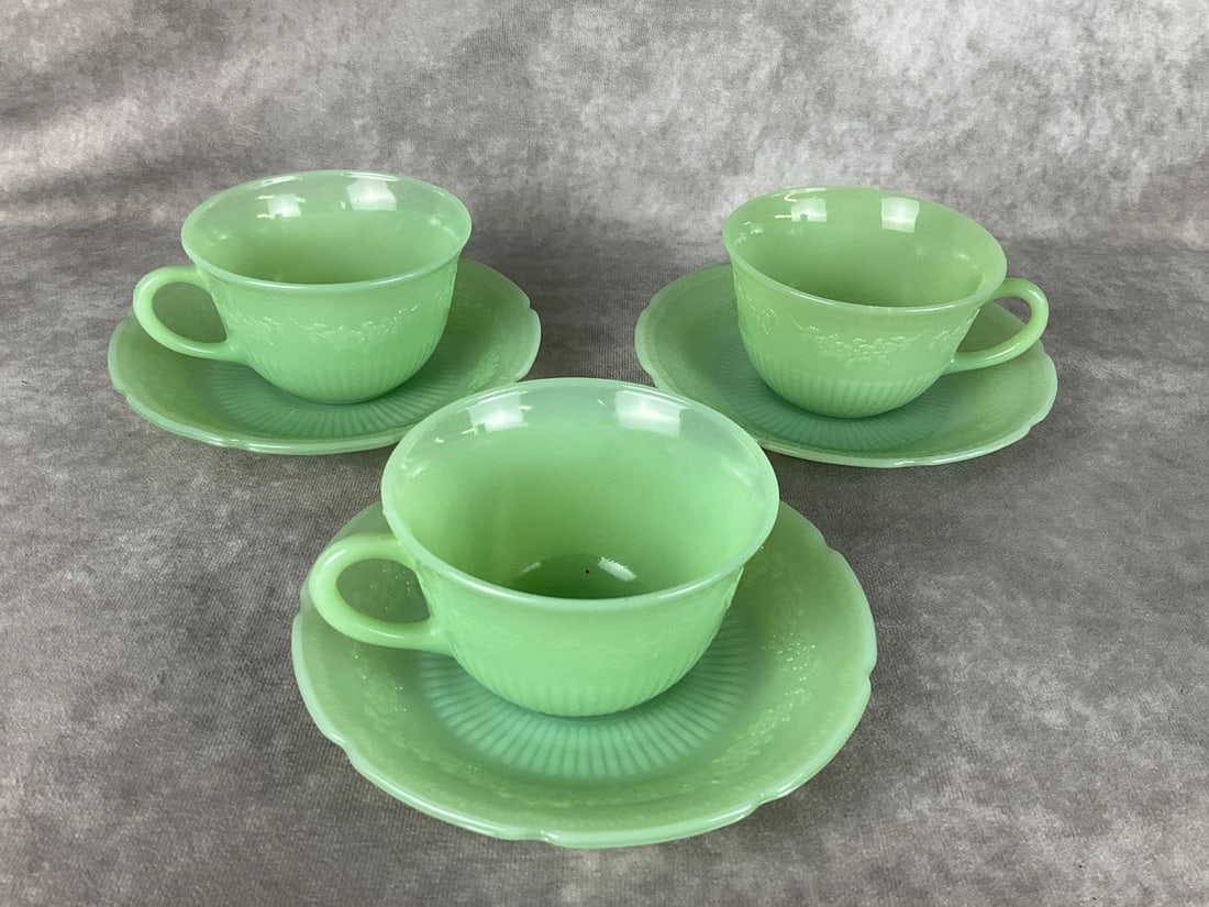 Anchor Hocking Jadeite Cups & Saucers (1 of 5)