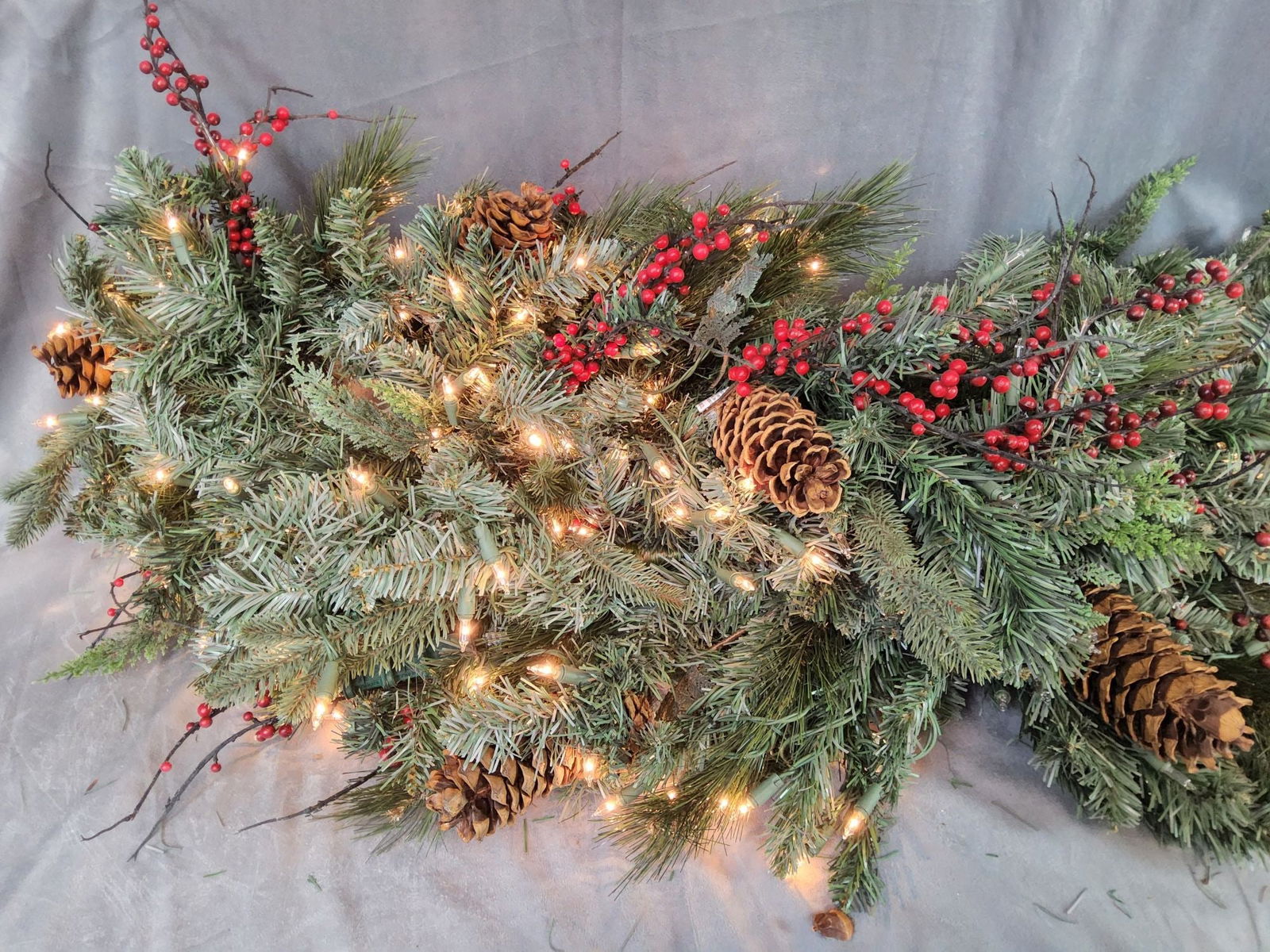 Holiday Collection Lighted Garland (1 of 6)