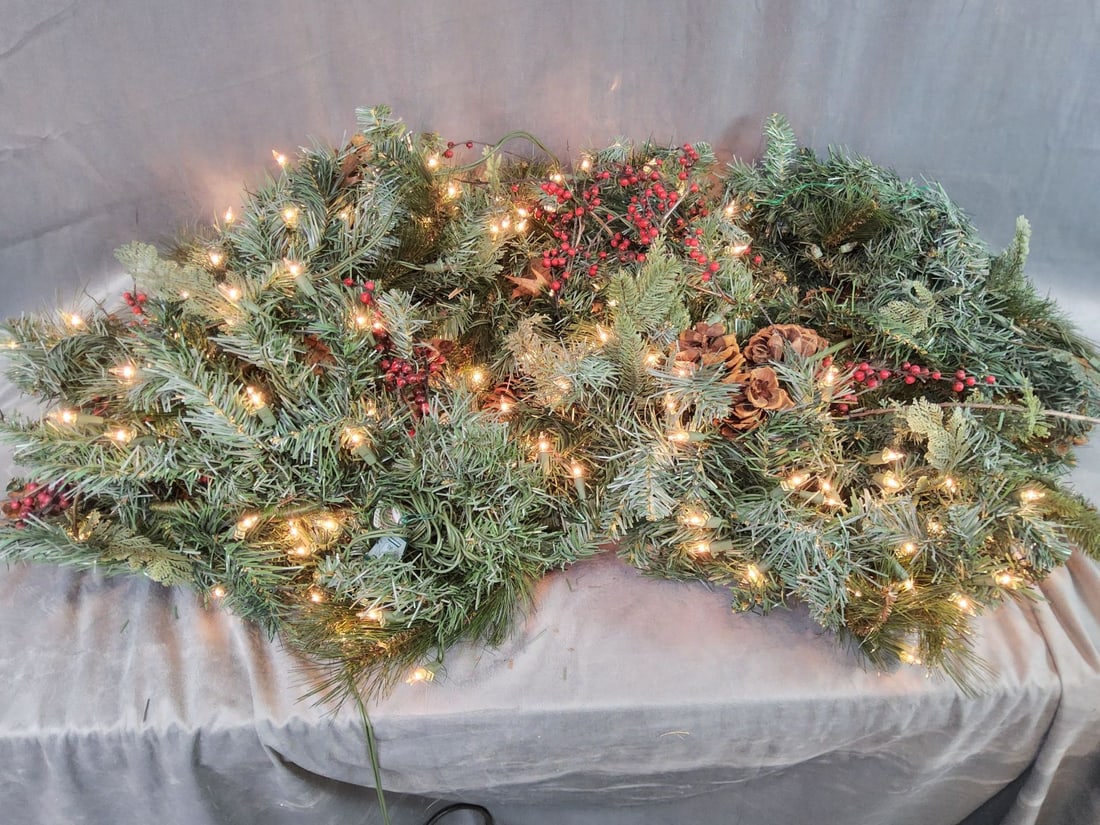 Frontgate 9ft Lighted Garland (1 of 4)