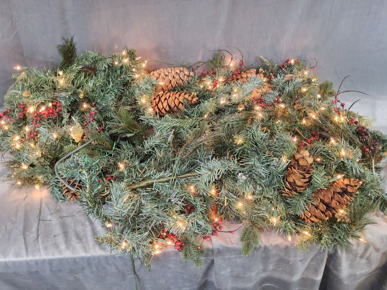 Christmas Estate Holiday Collection Garland (1 of 4)