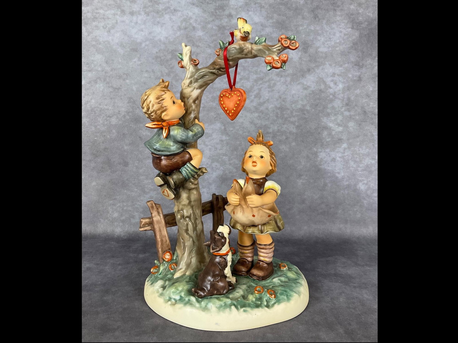 Here's My Heart: Hum 766. TMK 7. From the Century Collection. 10.75 inches tall. Good condition.