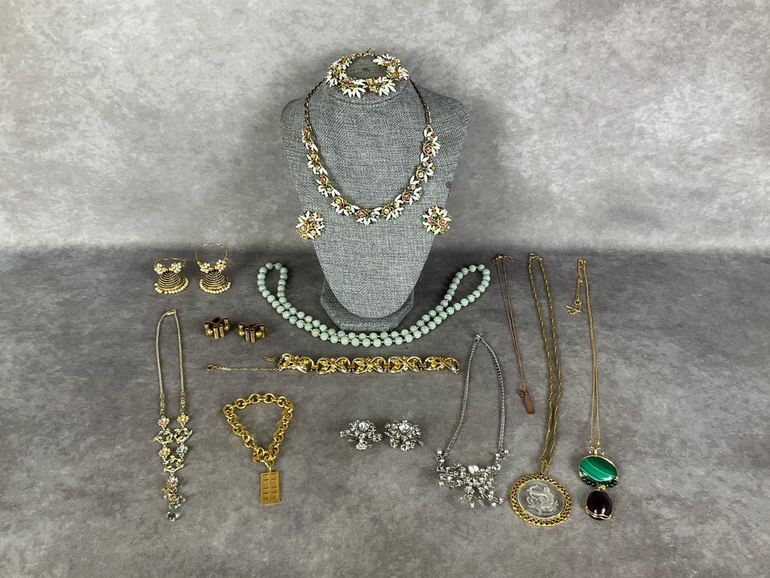 Fashion & Costume Jewelry (1 of 18)
