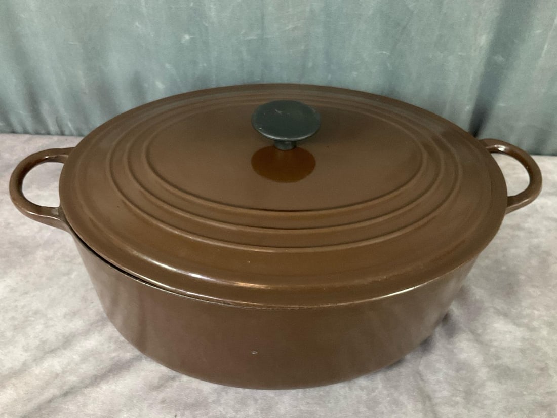 Le Creuset 9.5 Quart Dutch Oven (1 of 6)