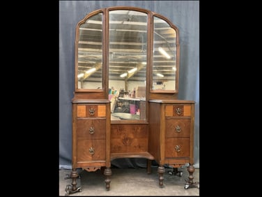 Tri-Fold Mirror Vanity