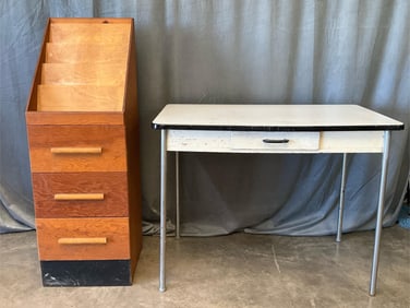 Periodicals Stand & Table