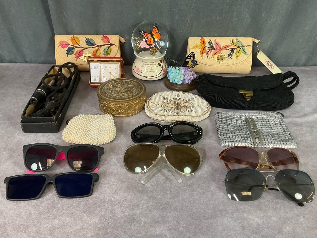Lady's Lot: Metal mesh purse, two beaded purses, black rope bag, and two straw handbags. Vintage metal powder dish, underside of lid is a mirror. 1920s Westinghouse electric curling iron in original box, damage t