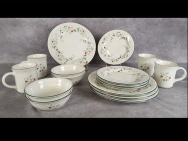 Pfaltzgraff Dish Set