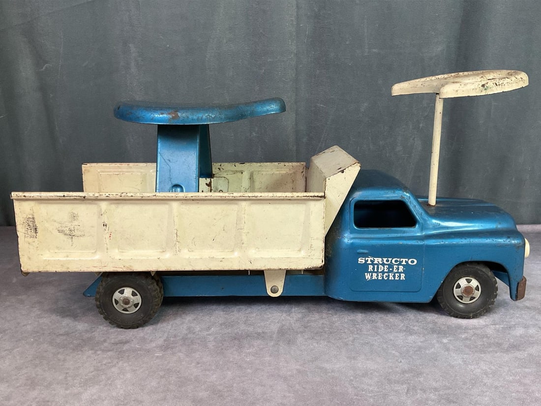 1950's Structo Ride-Er Wrecker (1 of 7)