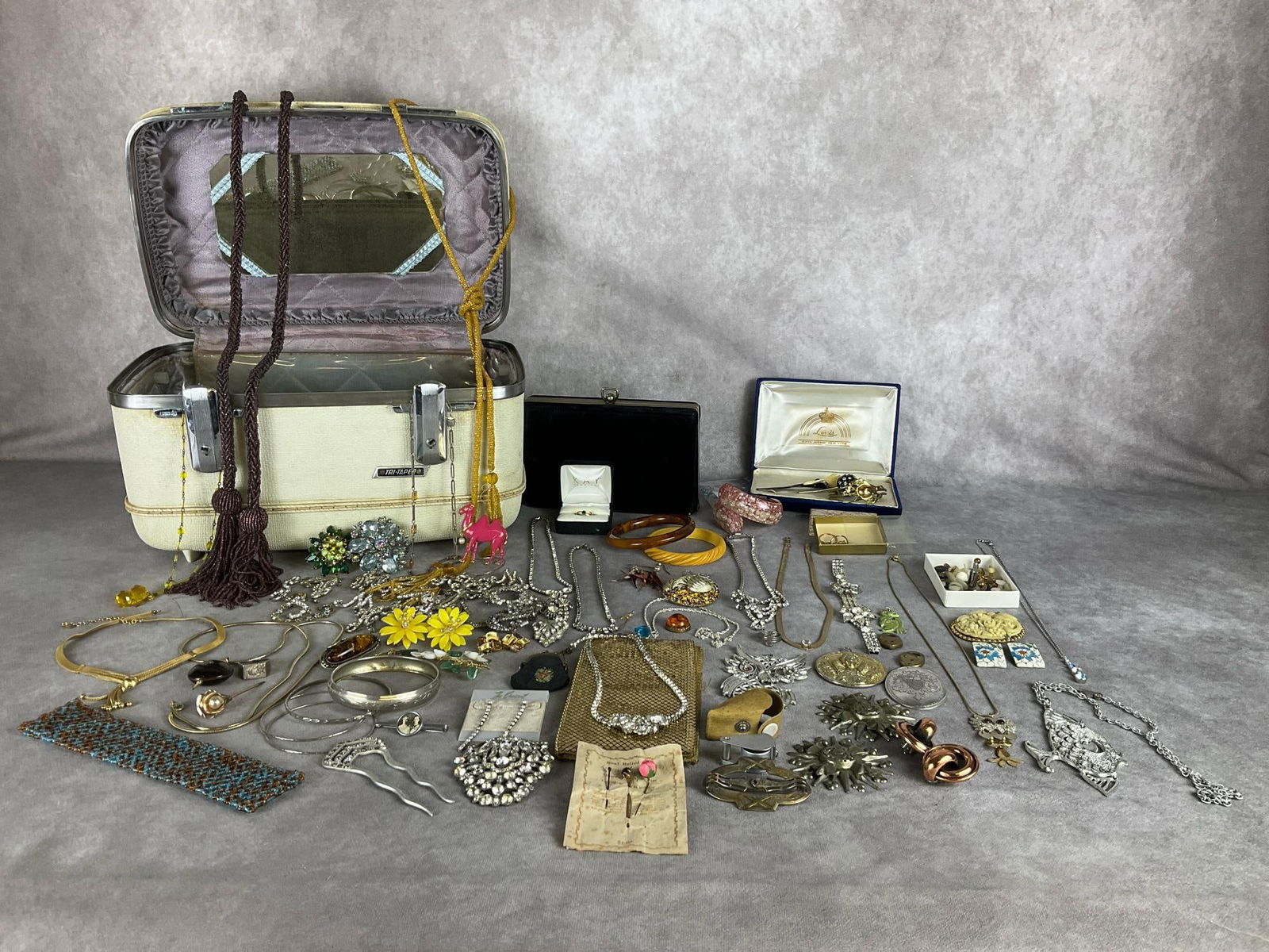 Antique & Vintage Costume Jewelry (1 of 20)