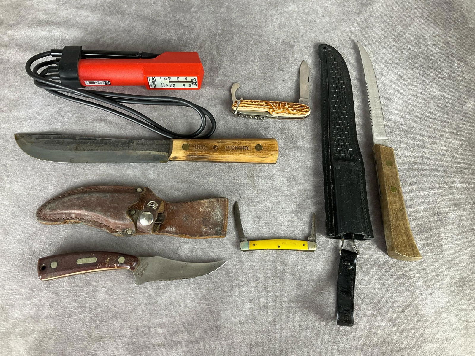 Knives and More: Rostfrei pocket knife with faux stag handles, small Kabar pocket knife that is badly worn, Old Hickory Ontario Knife Co fixed blade with wear, Schrade Old Timer 152-approximately 7 inches total length