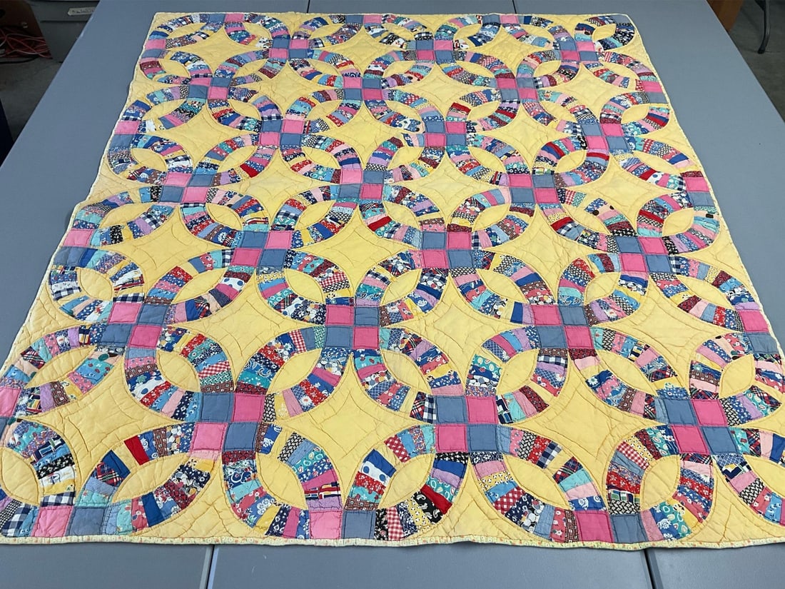 Hand Stitched Double Wedding Ring Quilt (1 of 9)