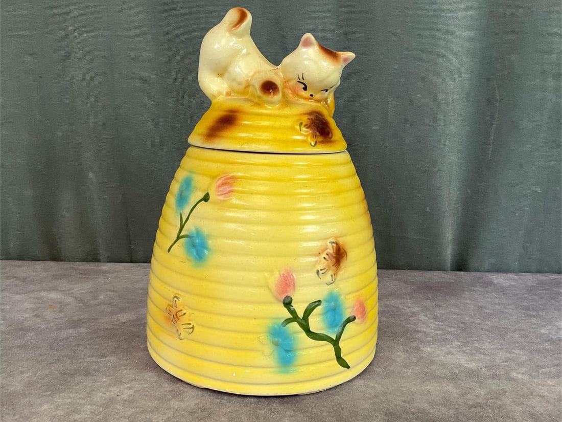 Kitten on a Beehive Cookie Jar: 1950's cookie jar, 11 inches tall x 7.5 inches wide, some crazing and a chip to one of the cats ears, otherwise in good condition.