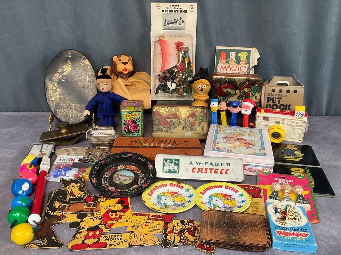 Vintage Toys & Tins & More (1 of 19)