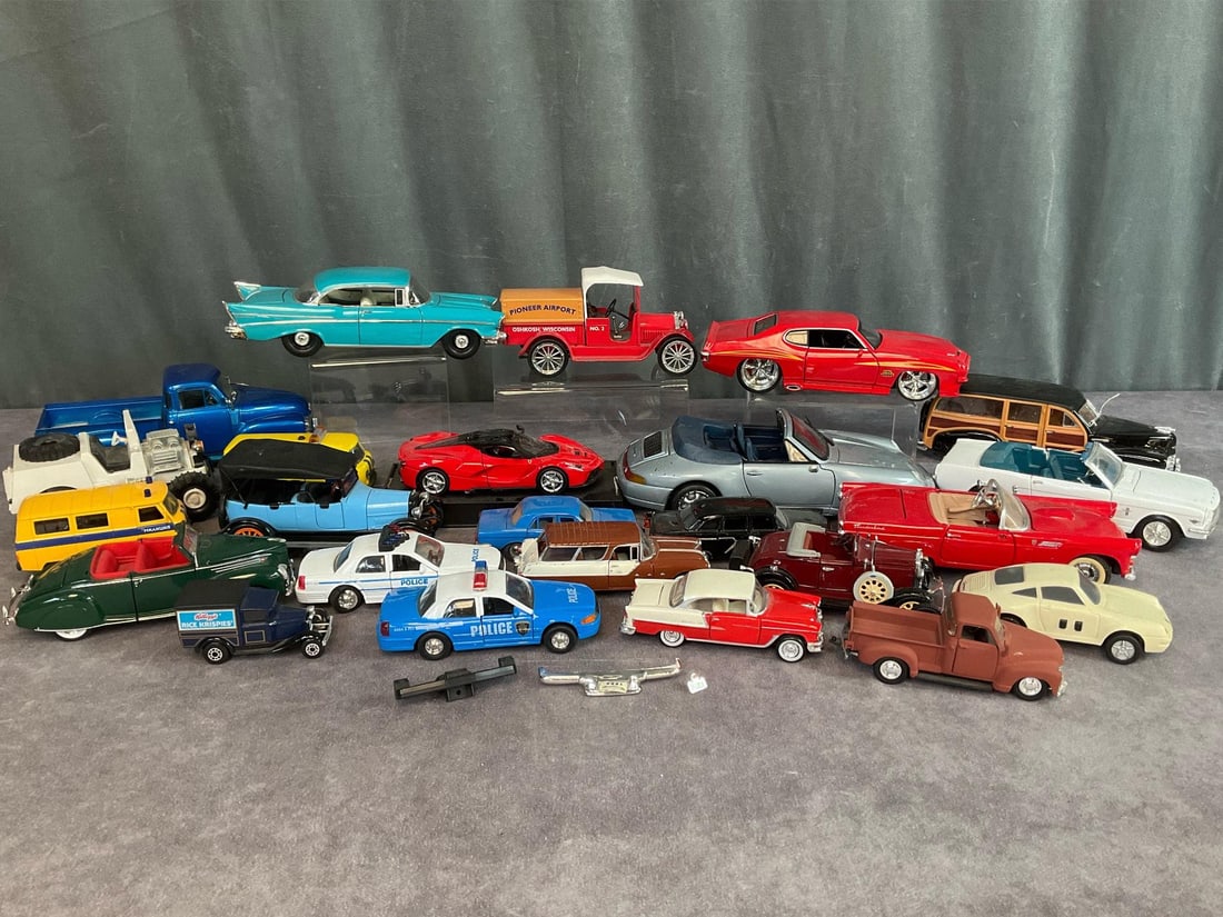 Diecast Metal Vehicles (1 of 16)