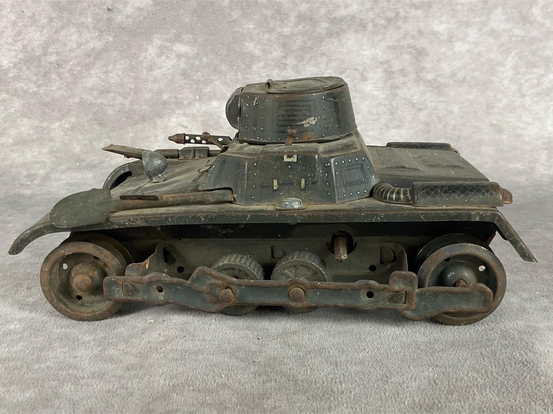 Tin Gama Tank: 1930s, with original composite solider in tank. Tank has paint loss and rust, and the crank key is broken off. 5 inches wide x 8 x 5 inches tall.