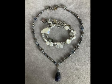 Tres Jolie Necklace & Bracelet