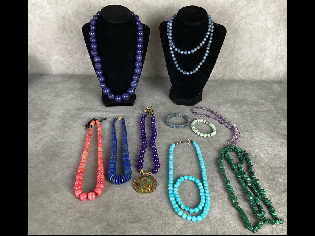 Lapis Lazuli Donut Bead Necklace & More: Clasp is stamped 750 ( 18k gold ). Along with a lapis round bead necklace, agate bead bracelet, pink agate round bead necklace, and more. All on good condition. Disc donut bead necklace is 18.5 inches