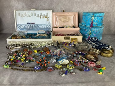 Vintage Jewelry Boxes & Jewelry