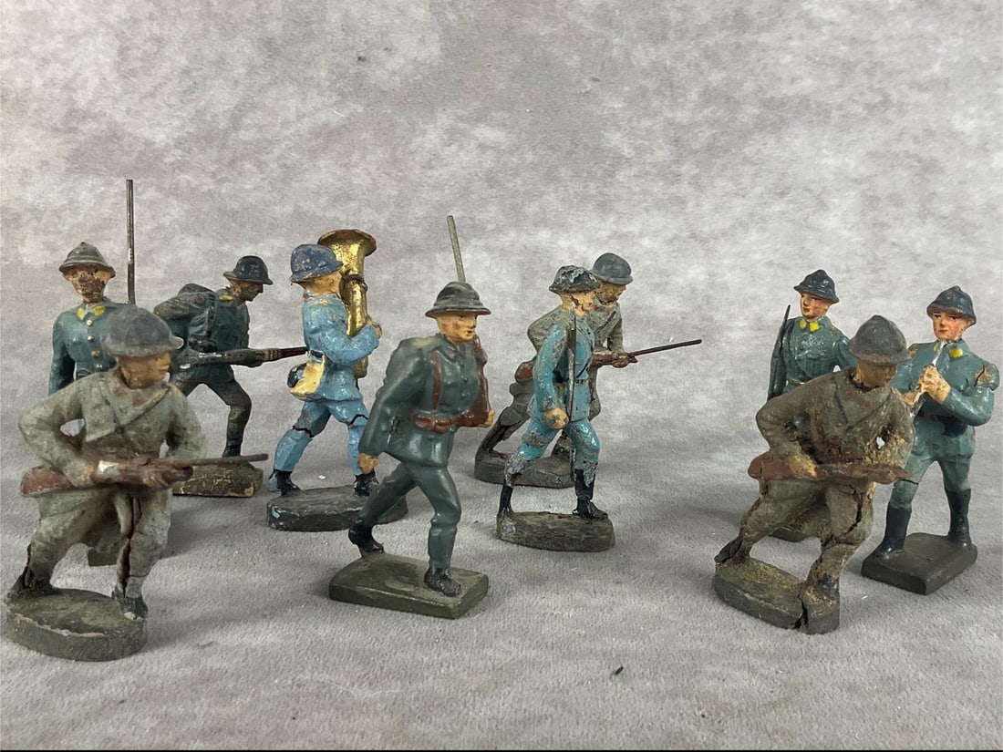French Hauser Soldiers: Ten in total. Marked Lineol. Poor to fair condition, with cracks, paint loss and damages. Tallest is 3 inches.