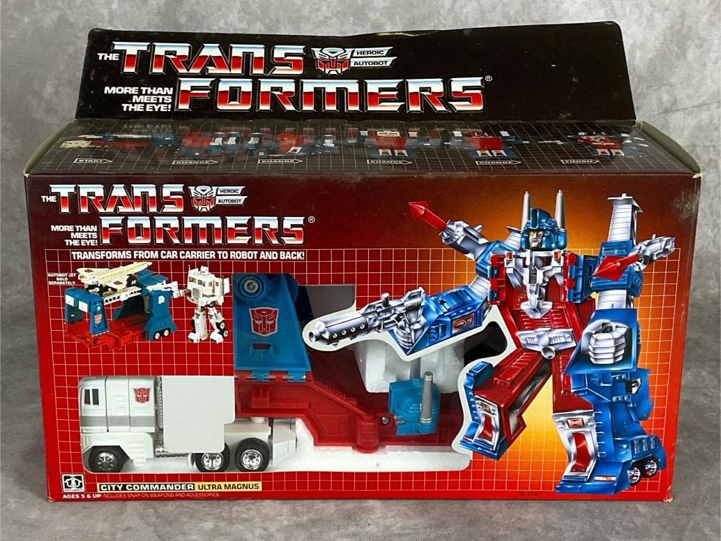 Transformers City Commander Ultra Magnus: 1985, No. 5795, made by Hasbro. Original box and packaging, missing collector card from the back of the box. Toy appears complete. Some playwear. Overall in good condition. Box is in good condition, a
