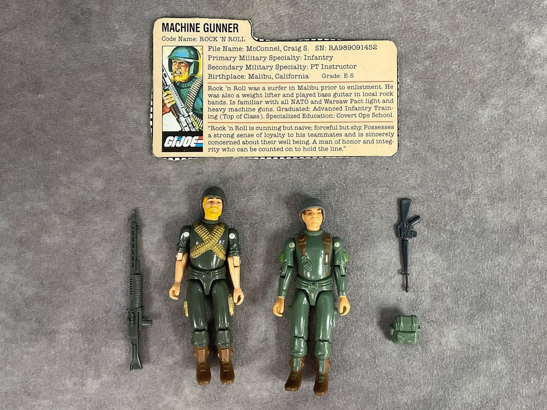 1982 Machine Gunner & 1982 Grunt: Lot of two G.I. Joe figures. One is Machine Gunner code name Rock N' Roll. Straight arm version, with gun and file card. Gun is missing tripod. Loose torso. The other is Grunt. Straight arm version, c