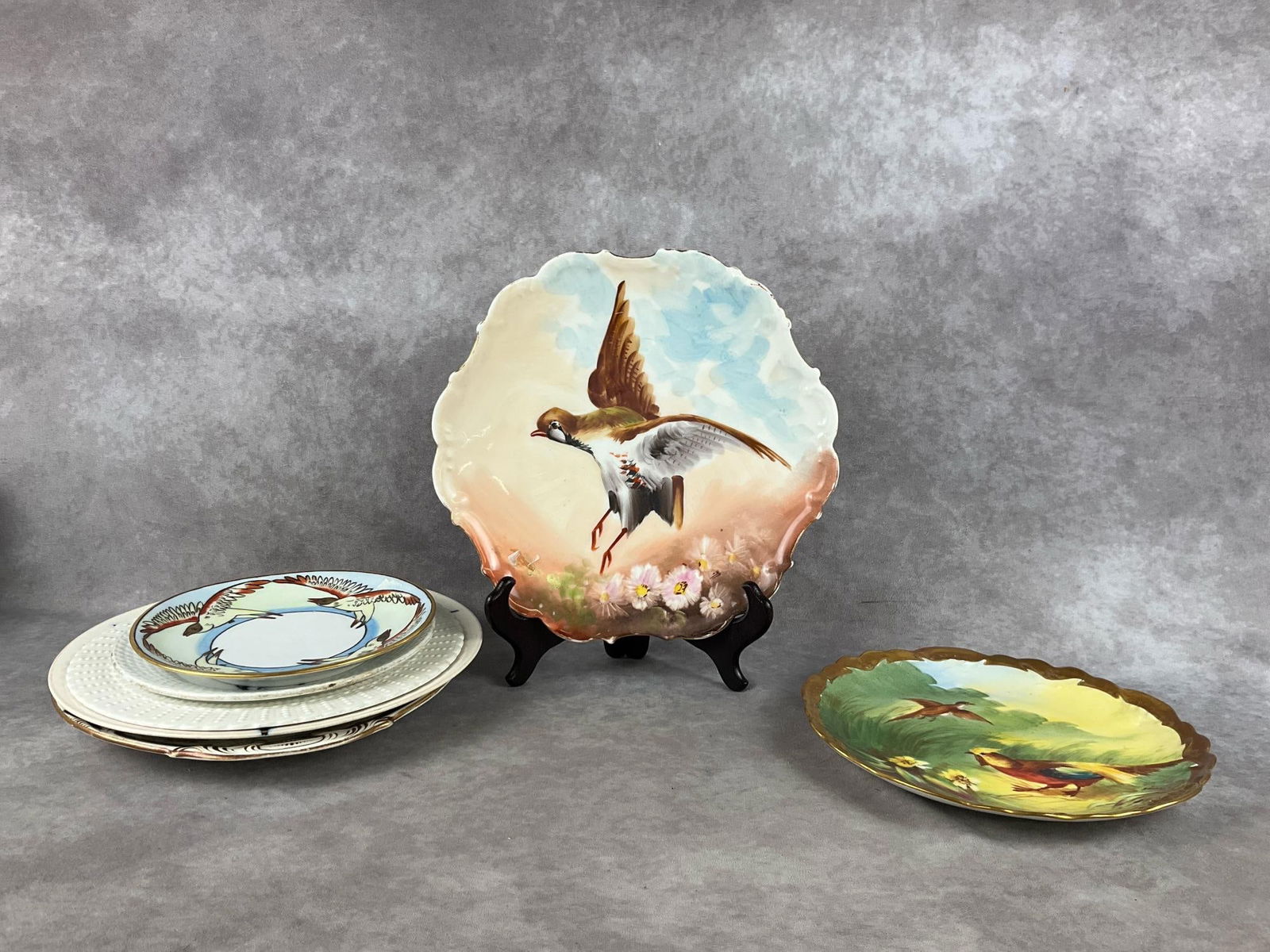 1800's Doulton & Limoges Plates: Mixed lot of seven plates. Makers range from Royal Doulton to Limoges. Fair to good condition with paint loss and minor chipping. Largest measures 11 inches in diameter.