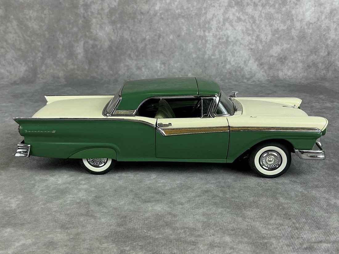 Cragstan Japan Ford Fairlane 500 Skyliner W/ Box Cragstan Japan Ford Fairlane 500 Skyliner W/ Box