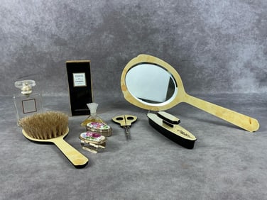 Ladies' Vanity Finds