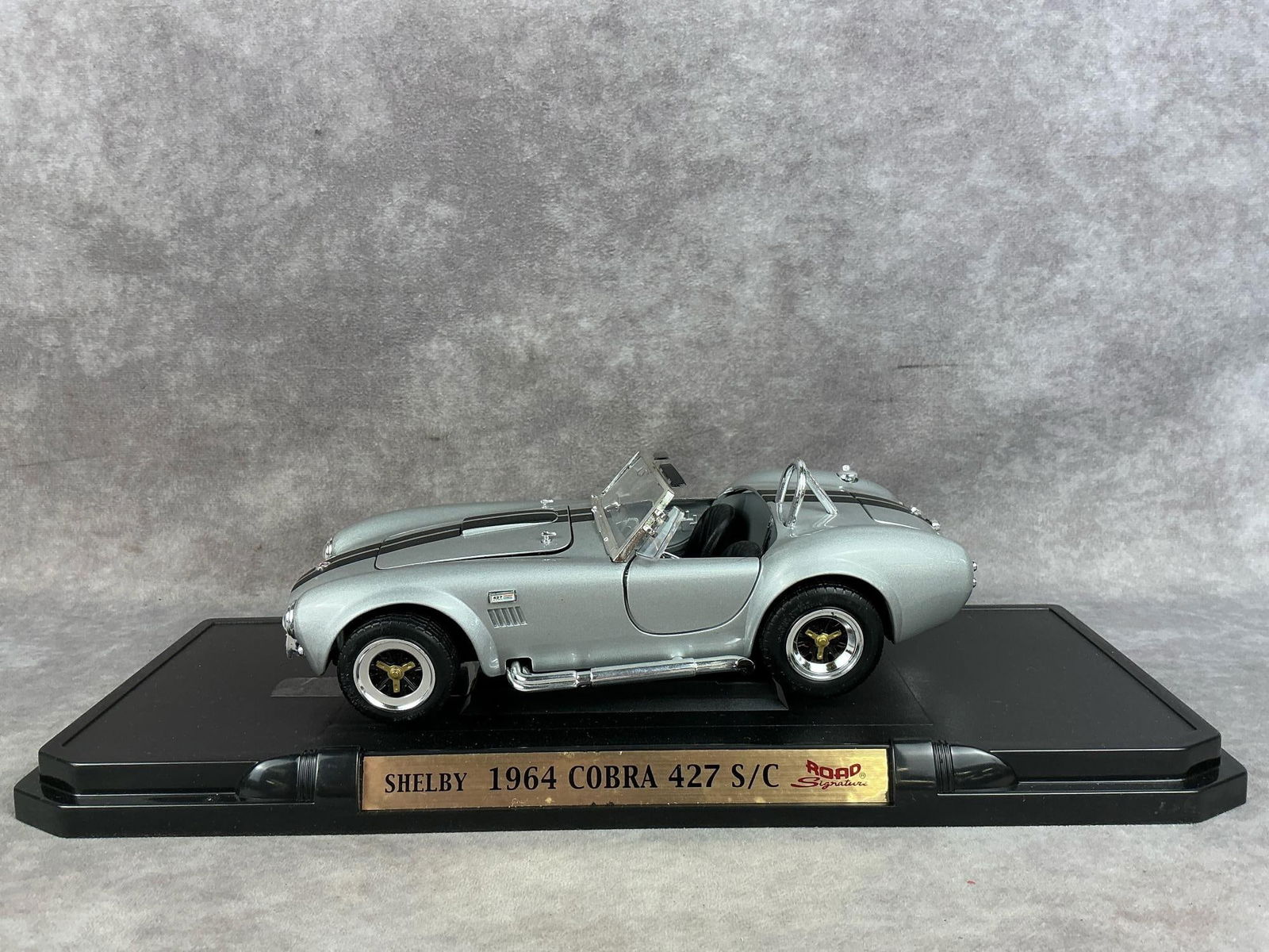 Signature Models 1:18 Scale Diecast Model - 1949 Jaguar XK