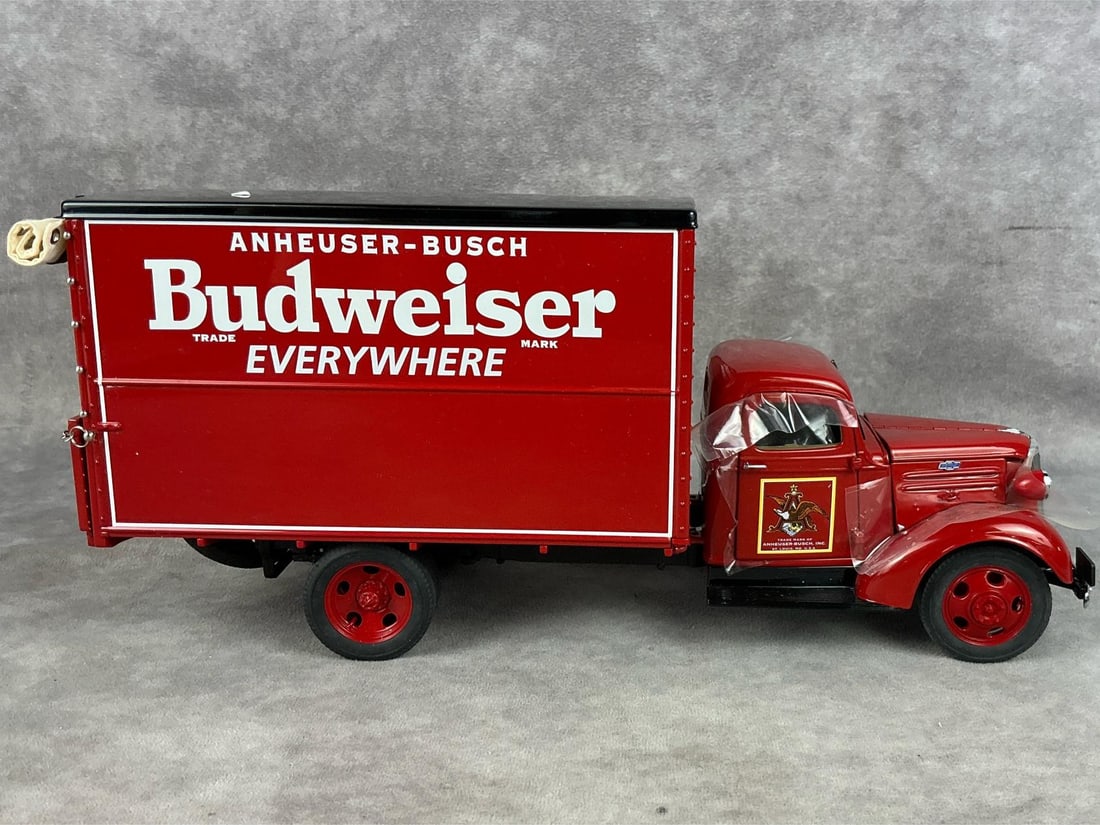 The Danbury Mint 1937 Budweiser Delivery Truck (1 of 9)