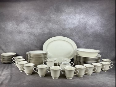 Carico Chantilly China Set