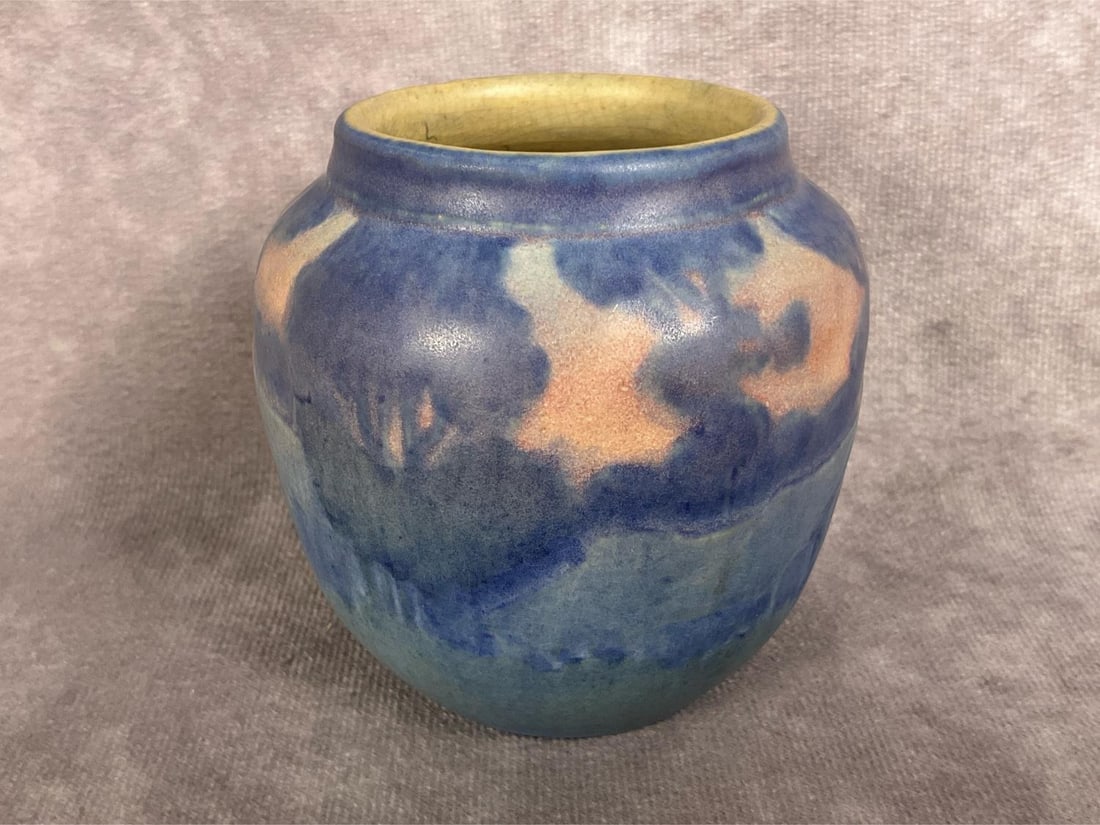 Newcomb College Pottery Vase (1 of 6)
