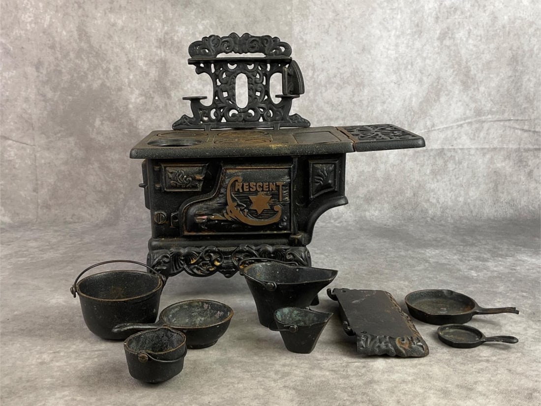 Crescent Cast Iron Stove (1 of 9)