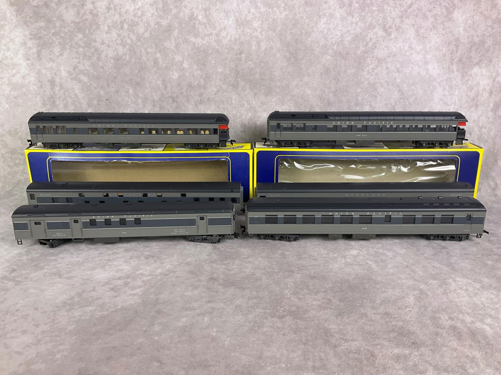 AHM Union Pacific Train Cars (1 of 15)