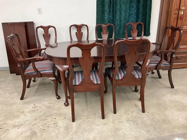 Henkel Harris Dinning Room Table & Chairs