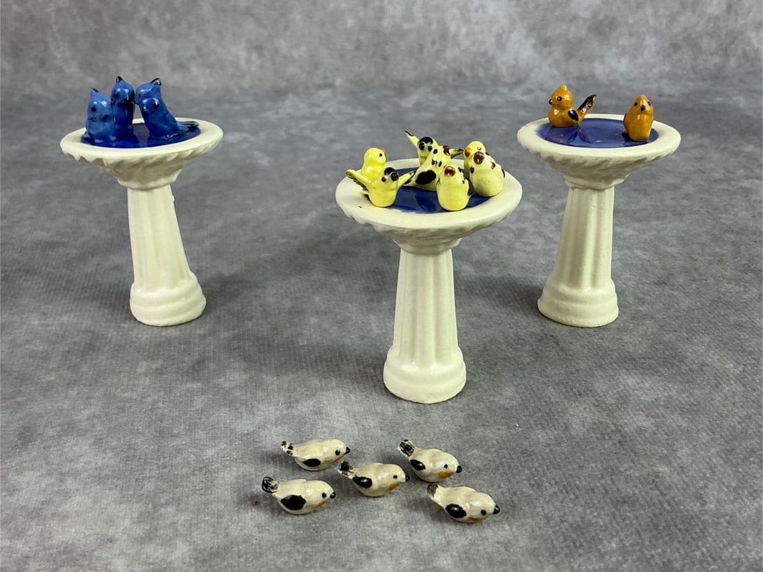 Hagen Renaker Birds: Lot of twenty Hagen Renaker birds with three bird baths. All in good condition. Bath measures 1.5 inches wide x 2 inches tall.