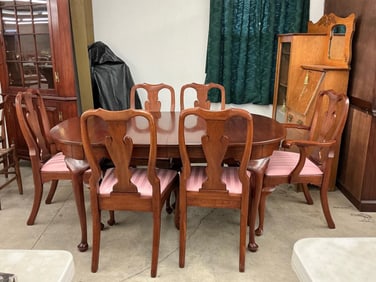 Henkal Harris Dining Room Table & Chairs