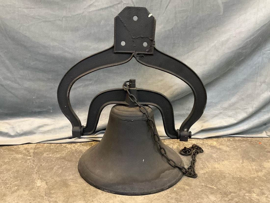 Cast Iron Bell (1 of 7)
