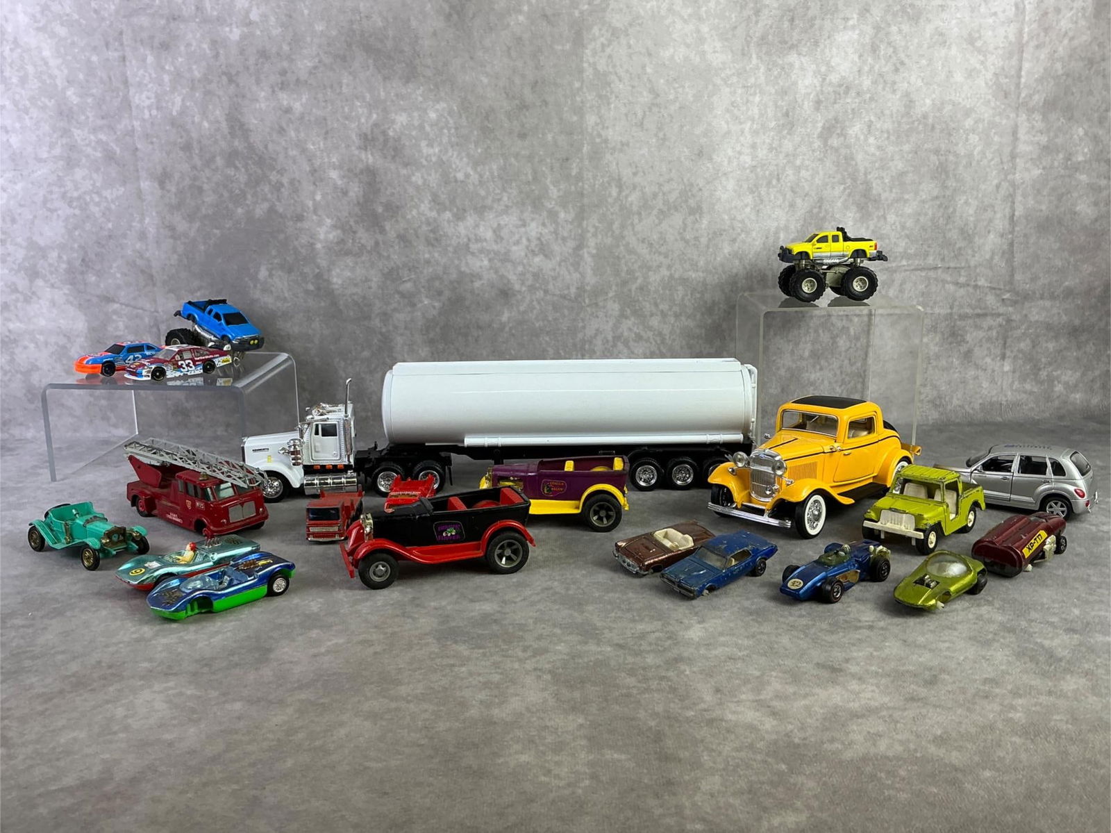 Vintage to Modern Toy Vehicles: Lot of nineteen vintage to modern toy vehicles including Tonka, Matchbox, Hotwheels, and more. All in fair to good condition with several having tire loss and paint chipping. Kenworth semi measures 2.