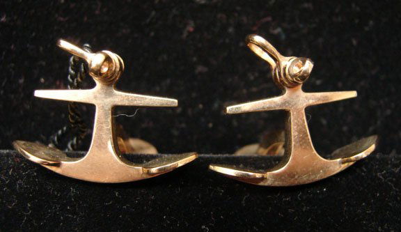 Ole Lynggaard Jewelry: Ole Lynggaard anchor cufflinks in 18k yellow gold. Marked "OLEL 750 18k." Model# 550-4. 18.5 grams total weight. Comes with original Lynggaard tag. Original retail $1,650.