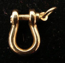 Ole Lynggaard Jewelry: Ole Lynggaard working shackle pendant/charm in 18k yellow gold. Marked "OLEL 750 18k." Model# 397-4. 4.4 grams total weight. Comes with original Lynggaard tag. Original retail $375.