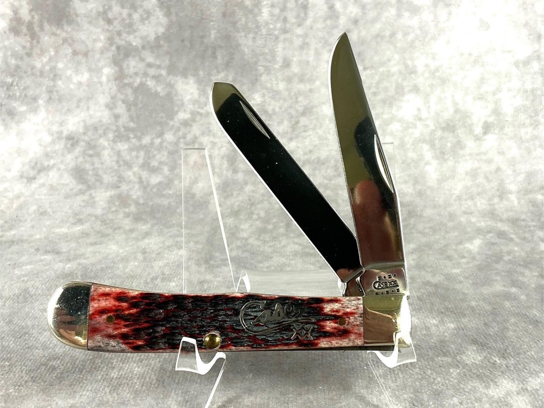 Case XX Cranberry Silver Script Bone Trapper: Case XX 6254, 2001 made bone trapper. In good conditon. Never carried or sharpened, tight snap. Comes with paperwork and Case tin. Knife measures 4 inches closed. Tin measures 7 inches wide x 2 x 4 in