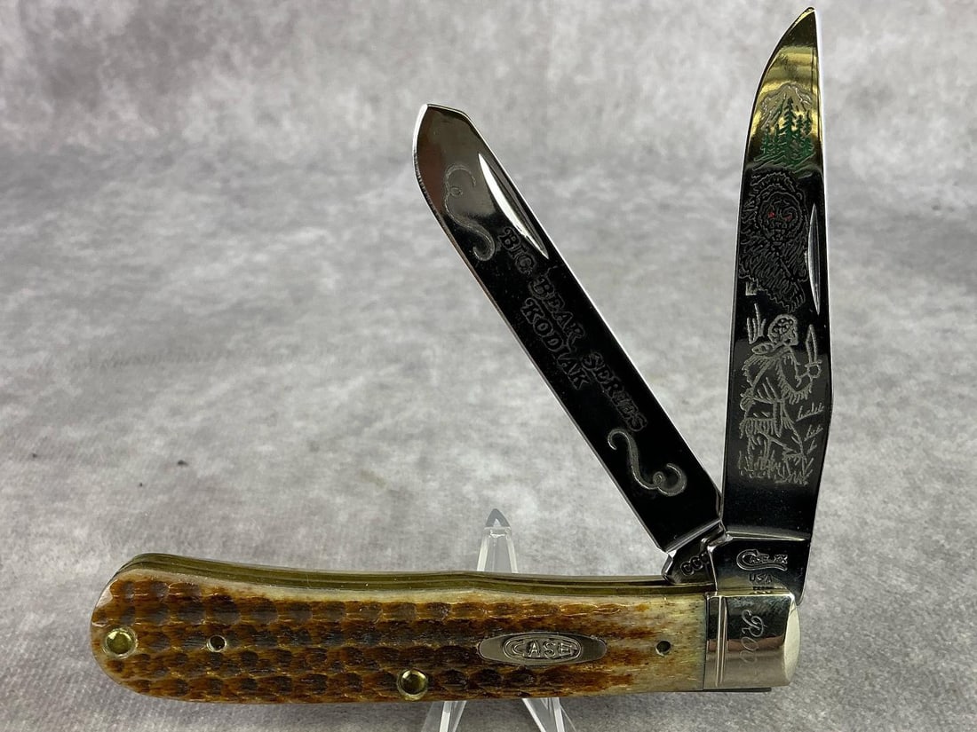 1995 Case XX Kodiak Knife: Case XX 1995 Big Bear series Kodiak commemorative knife, serial number R006. In good condition, never sharpened, tight snap, and in original case. Closed knife measures 4.25 inches. Display case measu