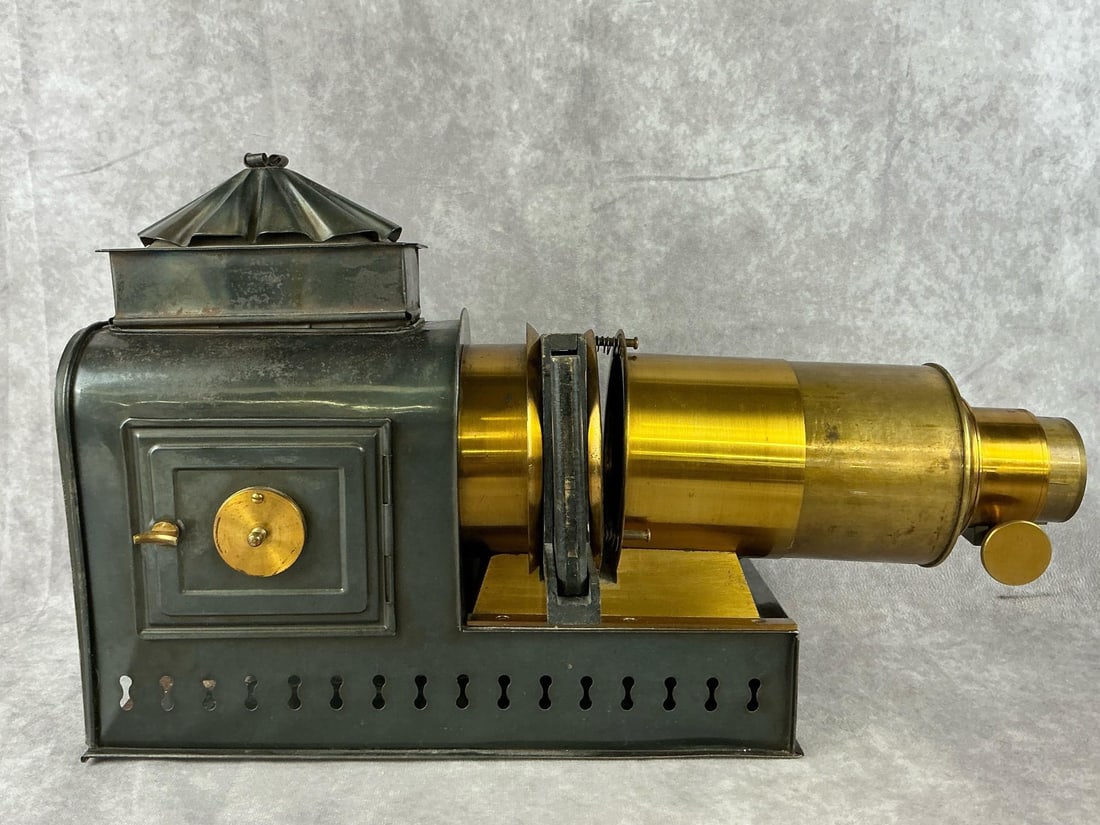 Early 1900's Magic Lantern Projector (1 of 12)