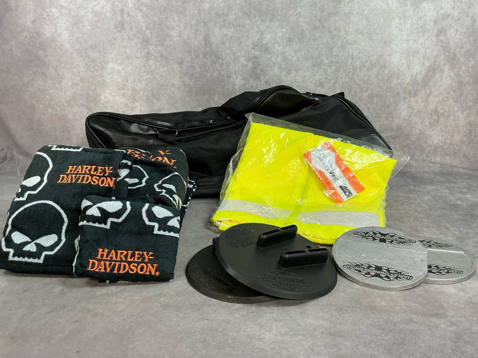 Harley-Davidson Bag, Towels & More (1 of 9)