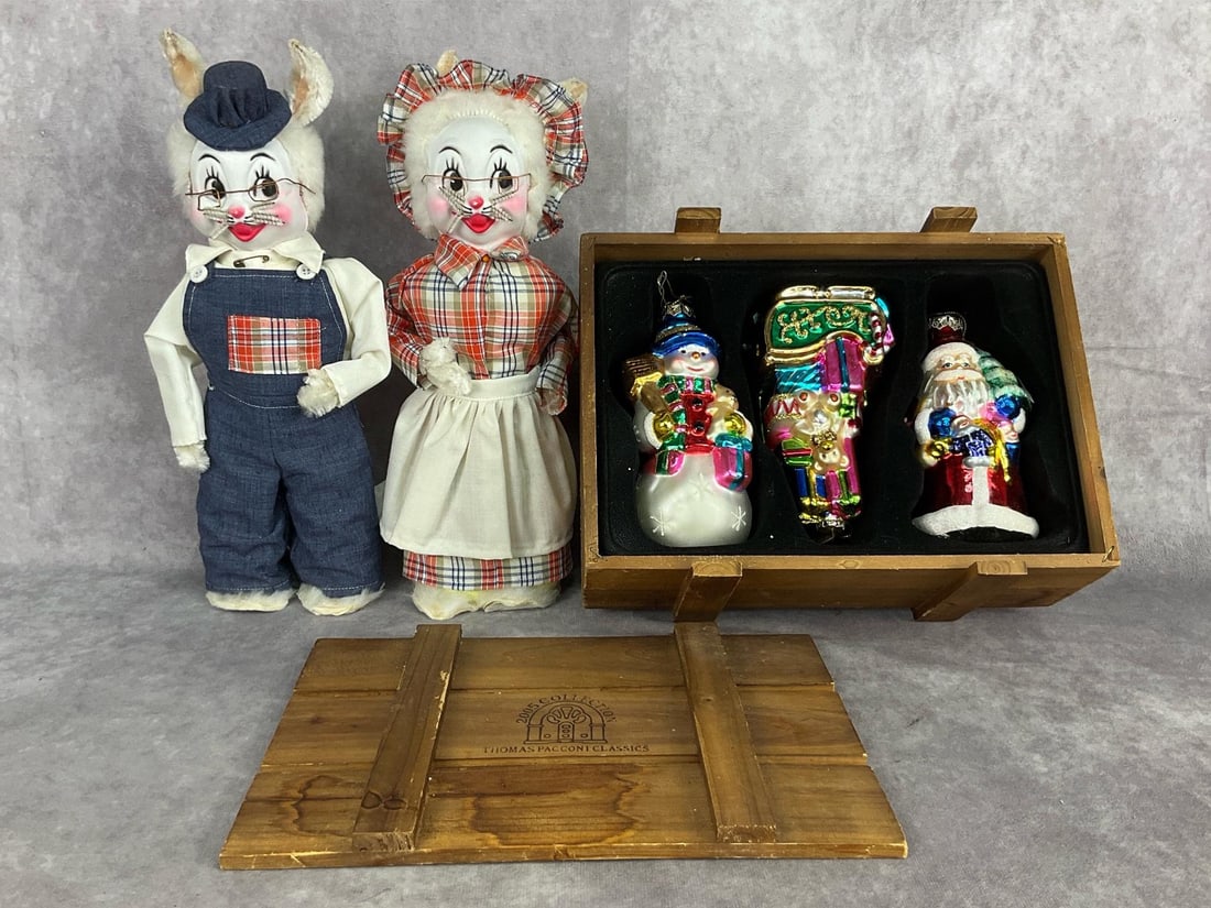 Thomas Pacconi Ornaments & Easter Bunnies: 2005 collection of three Thomas Pacconi Classics ornaments in wooden crate. Some paint loss. Handcrafted Mr. and Mrs. Spring Bunnies. Wooden crate measures 11 inches wide x 8 x 4.5 inches tall.