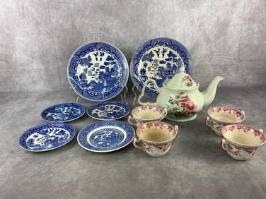 Blue Willow, Baun Brothers Teapot and Royal Vitreous Cups