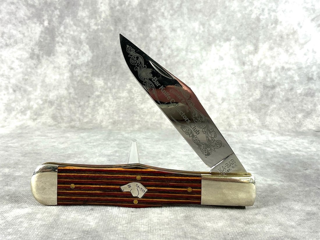 Ka-Bar Limited Edition Collector's Club Knife: 1983 limited edition Ka-Bar collectors club, single-blade knife with dogs head. Very good condition with original box. Knife measures 5.25 inches closed.