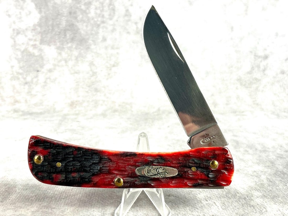 Case XX Redbone Jig Sod Buster Jr. Knife: No. 27383, 8137SS. Crimson red bone peach seed jig sod buster jr. single blade knife with original box and paperwork. Never carried, sharpened, or carried, tight snap. Measures 4 inches closed.