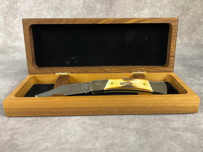 Case Lock Back Stag Knife: 1992 number 51405L SS. No 600.Scratches to bottom bolster otherwise good condition. Comes in velour and wood display box. Knife measures 3.75 inches closed.